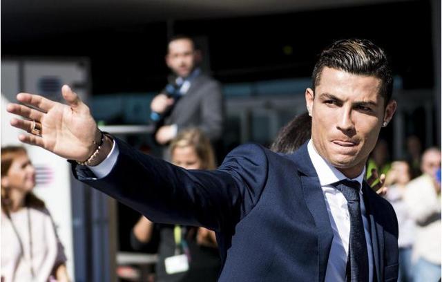 卢克·肖对曼联为其办300场仪式感到尴尬，不确定是否必要（卢克·肖称对曼联为其举行300场里程碑仪式略觉尴尬，质疑是否有必要）