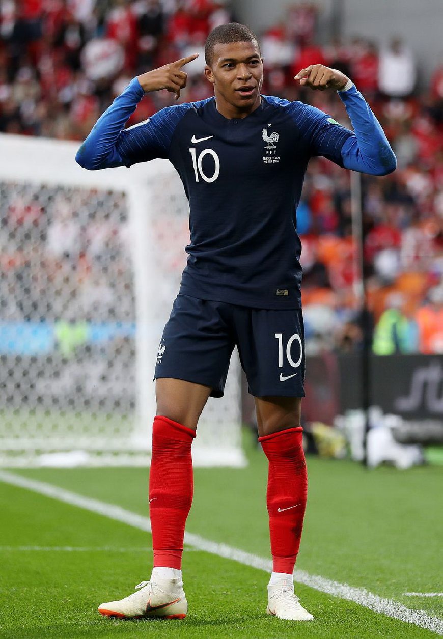 阿莫林：英超比我想象中更难踢，曼联各方面都太庞大（阿莫林直言英超比预想更难踢，曼联各层面规模过于庞大）