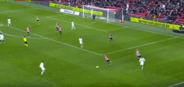 记者：诺坎普保安看到梅西后非常惊讶，当即就放他进去了（记者称梅西现身诺坎普令保安愕然，随即放行）