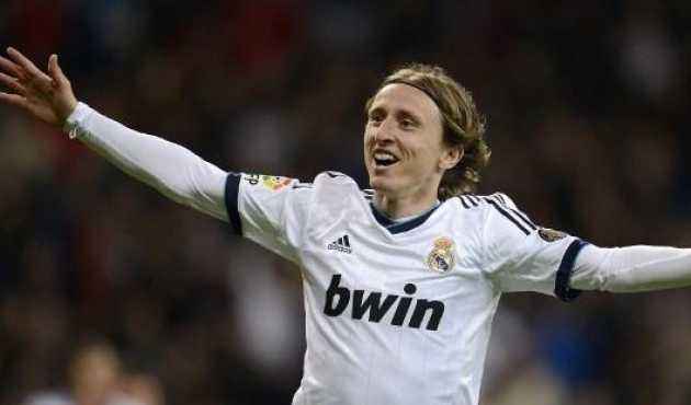 全市场：尤文与那不勒斯对格雷茨卡有意，正关注其续约情况（全市场：尤文和那不勒斯有意格雷茨卡，正密切关注其续约进展）