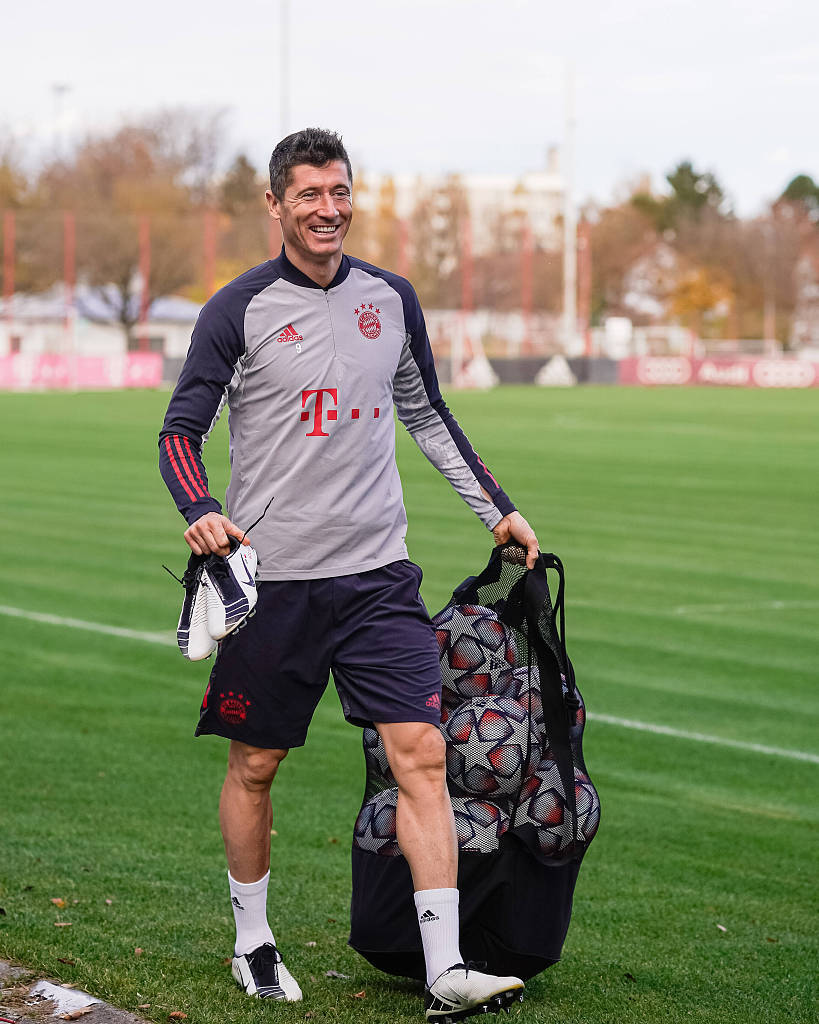 麦克托米奈：尤文很优秀，但那不勒斯得继续提升达到更高高度（麦克托米奈：尤文很强，那不勒斯仍需持续提升以达到更高水平）