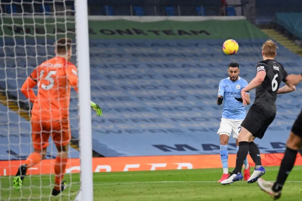 CBA：深圳男篮三分爆发 主场胜上海（CBA：深圳外线火力全开 主场力克上海）