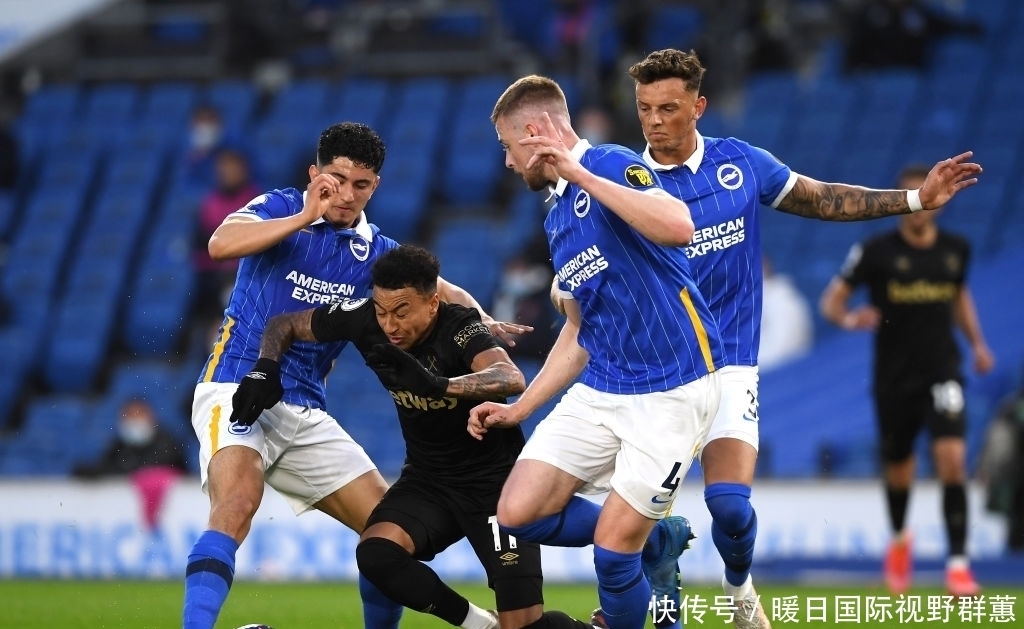 边锋突破一条龙，全场沸腾（边锋连过数人破门，观众欢声雷动）