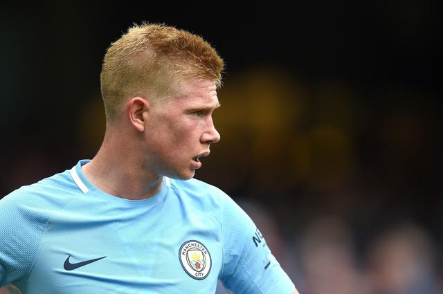 埃泽英格兰队生涯前3进球均为替补打进，为凯恩后第二人（埃泽英格兰生涯前3球皆替补破门，继凯恩后第二人）