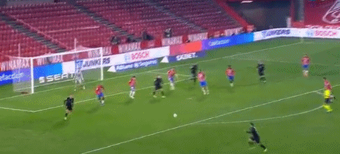 今晚，上海海港门将颜骏凌首发出场，迎来了他代表俱...（今晚，上海海港门将颜骏凌以首发身份出战，迎来其代表俱乐部的重要时刻）