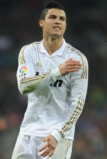 从此便是贝爵爷，英媒：贝克汉姆今日正式被授予爵士头衔（英媒：贝克汉姆今日正式获授爵士头衔，“贝爵爷”实至名归）